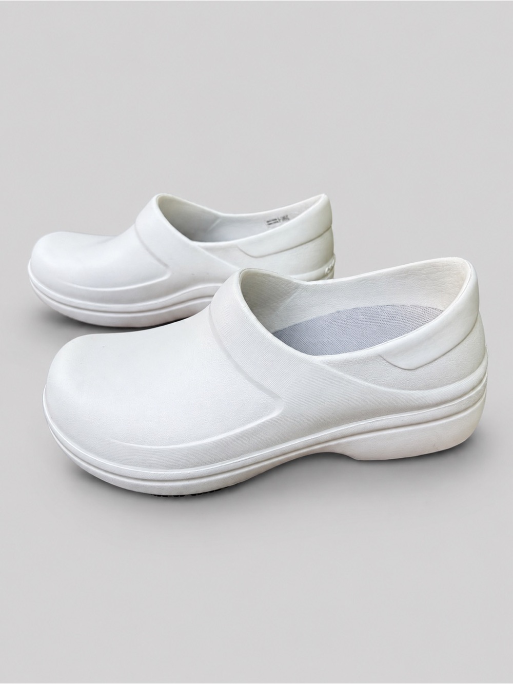 Crocs Neria Pro II Work Clogs White Slip Resistant Healthcare Nursing Shoes